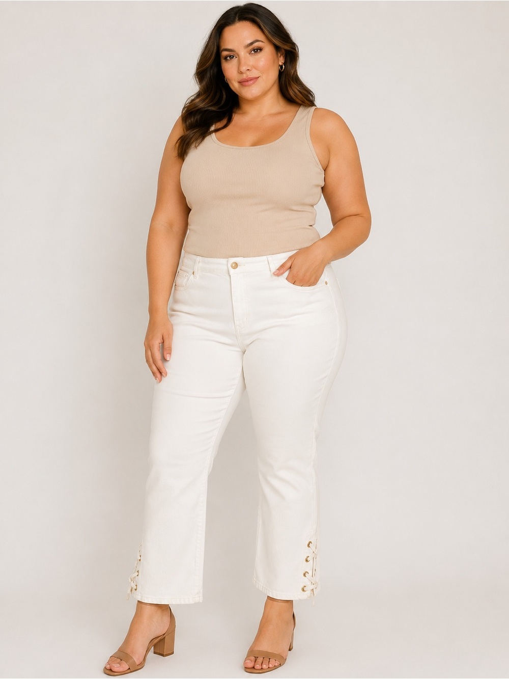 Michael Kors White Cropped Jeans with Side Eyelet Detail Excellent Condition 16